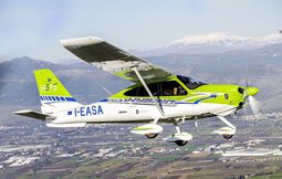 Erstflug des Tecnam Hybrid-Flugzeugs P2010 H3PS