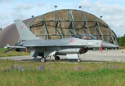 Ukraines Piloten schulen in Dänemark für F-16