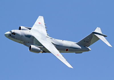 Kawasaki-Transporter C-2 als Startrampe für Flugkörper