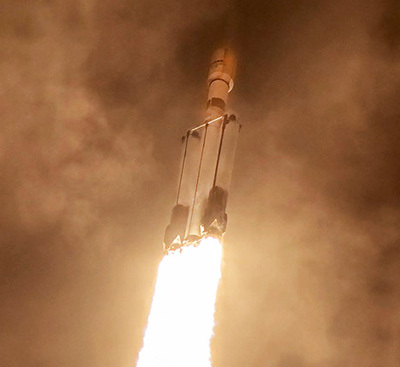 Falcon Heavy liefert großen Kommunikations-Satelliten